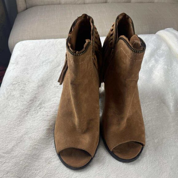 EUC Dolce Vita Tan Peep Toe Fringe Micro Suede Block Heel Ankle Bootie size 9 - Picture 4 of 9